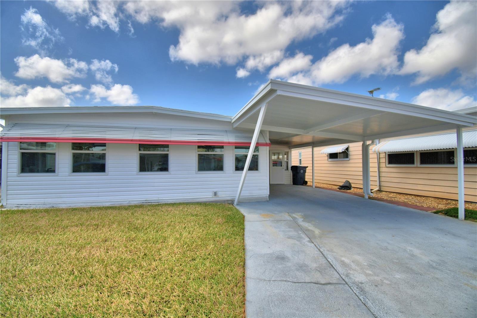 145 Holiday Ln, FL