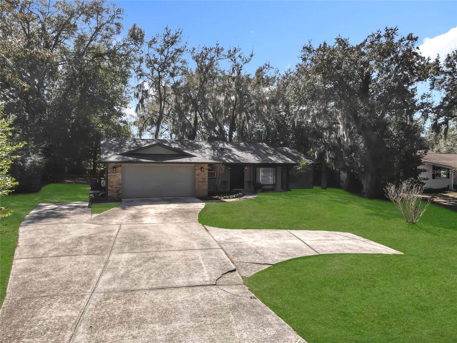 131 E Highbanks Rd, FL