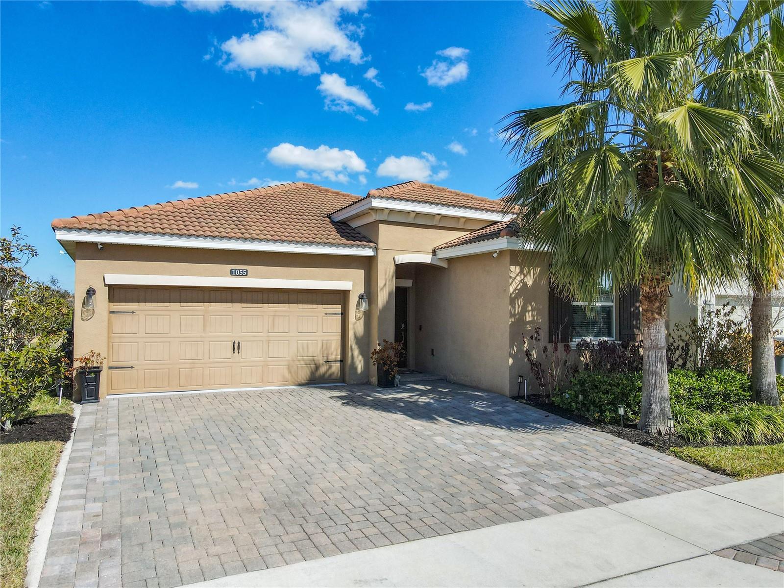 1055 Oak Bluff Dr, FL