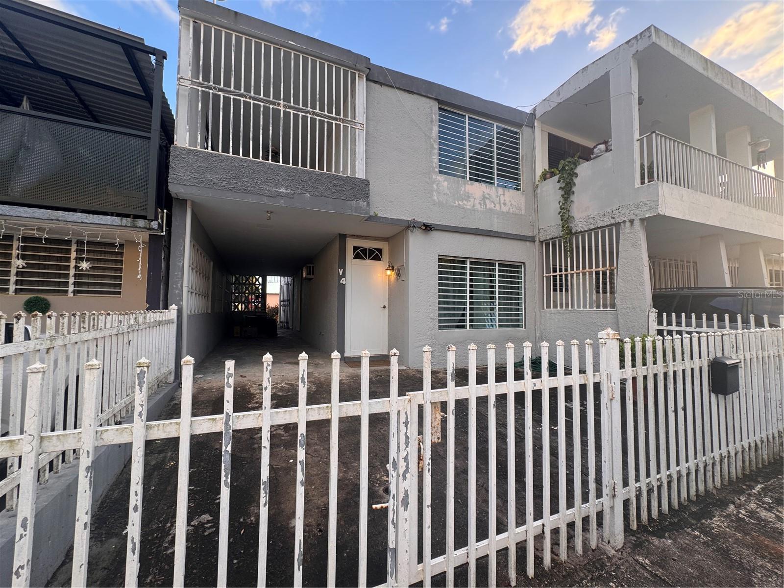 V-4 Calle 1 Reparto Valencia, PR