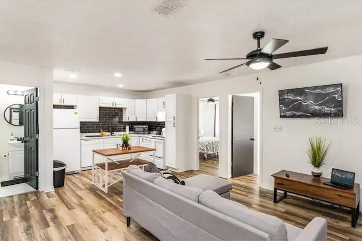 2301 Carlton Drive, FL