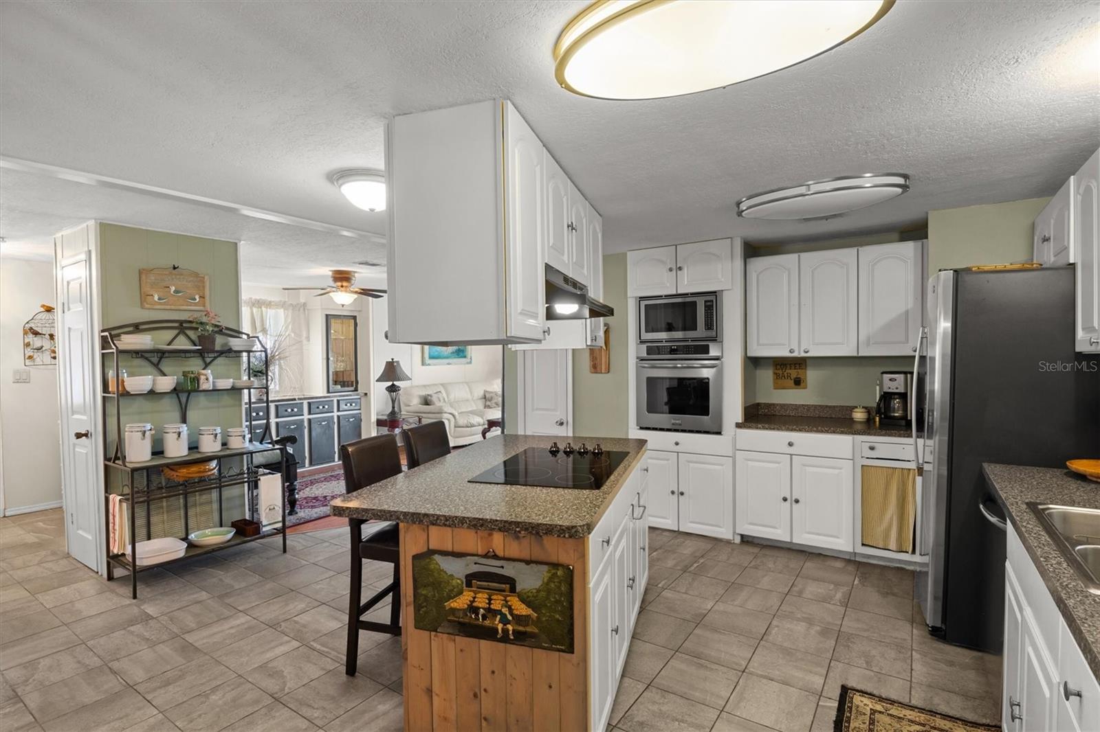 6825 Lake Henry Drive, FL
