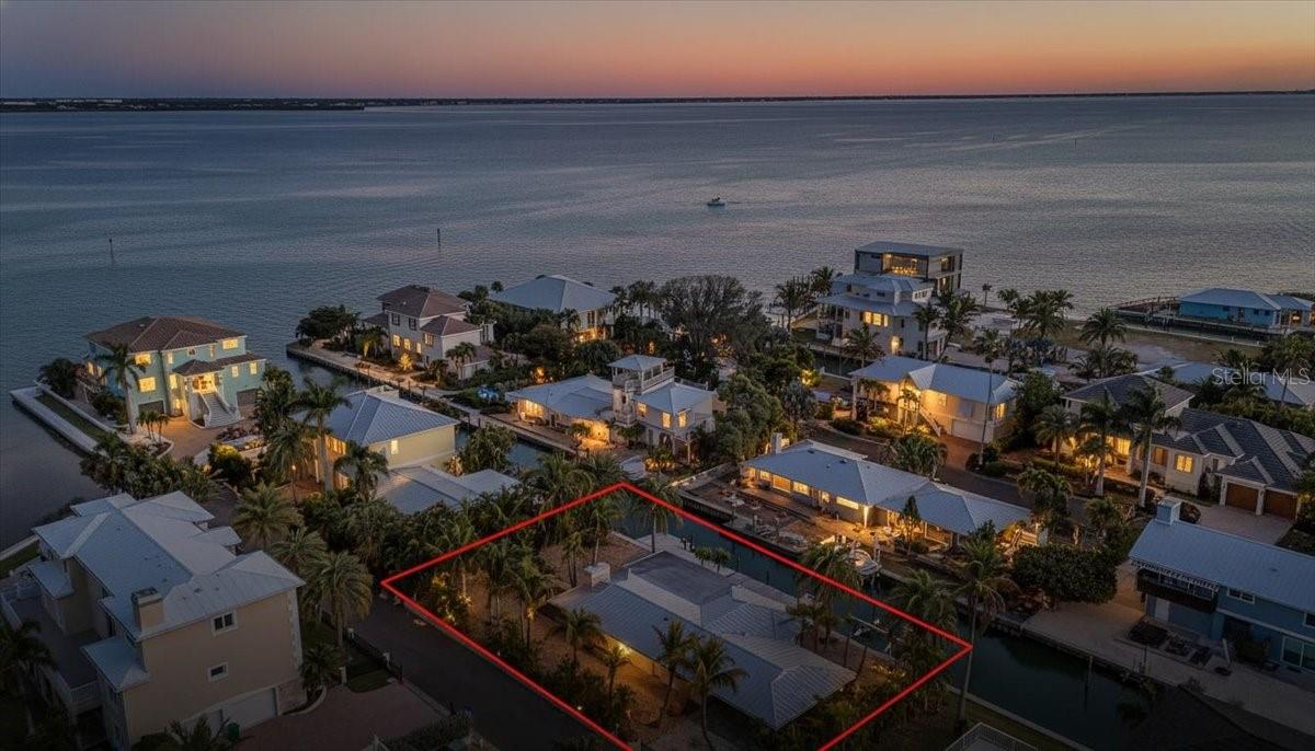 834 Jungle Queen Way, FL
