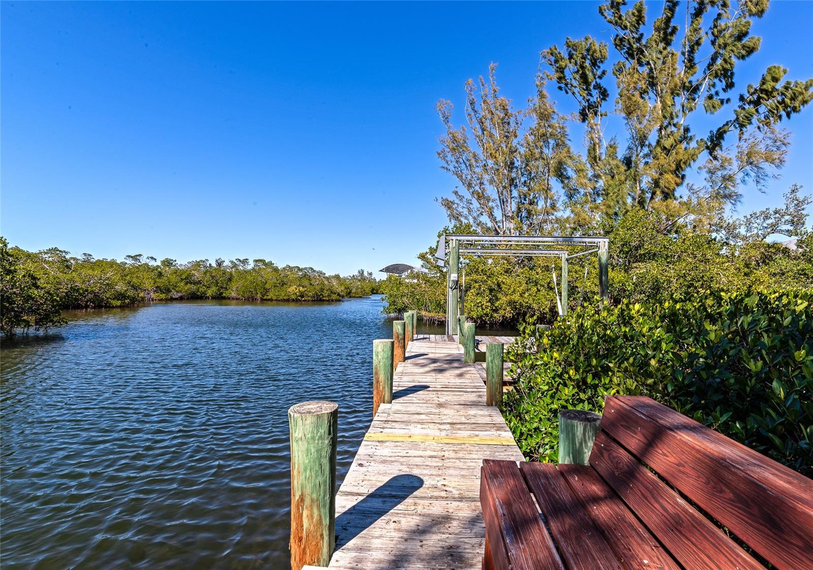 950 Oxford Drive, FL