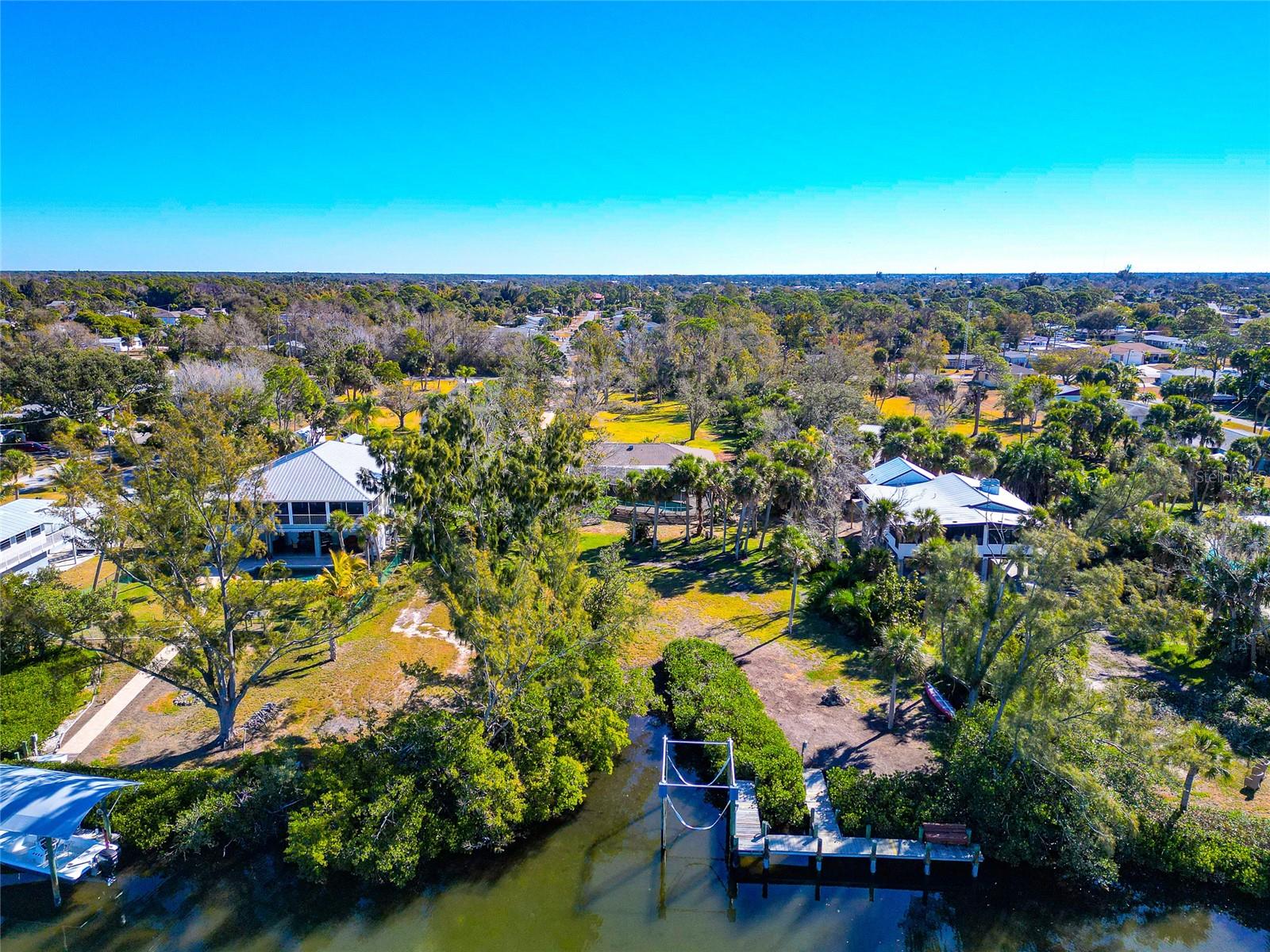 950 Oxford Drive, FL