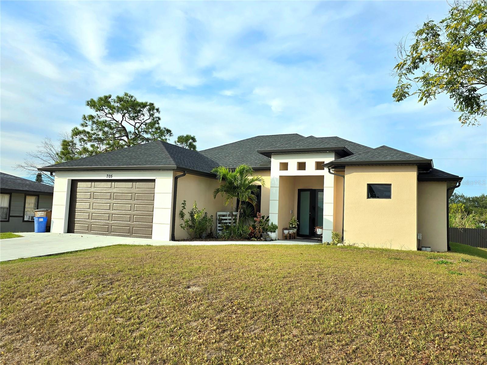 705 Harding Ln, FL