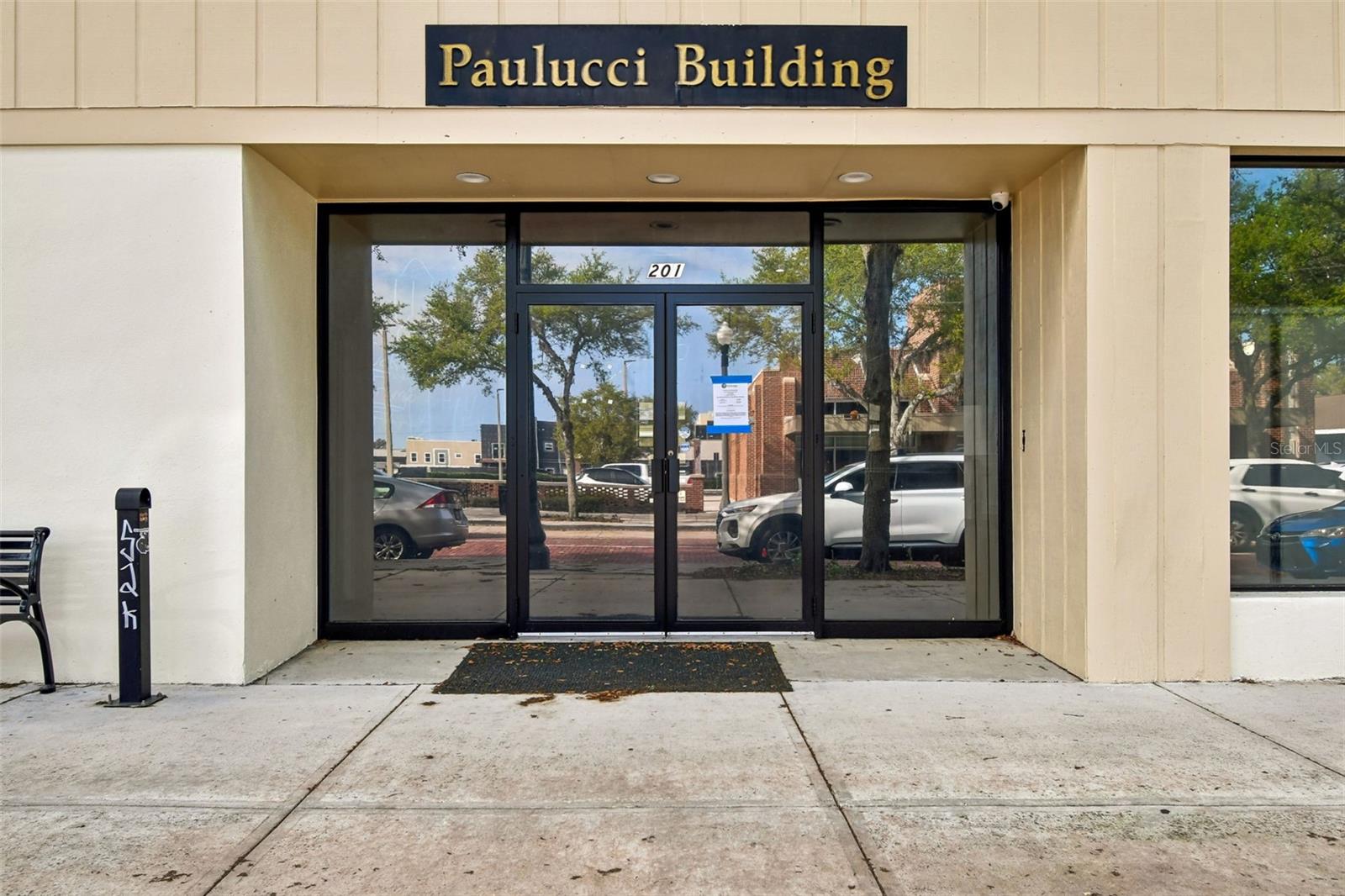 201 W 1st St, FL