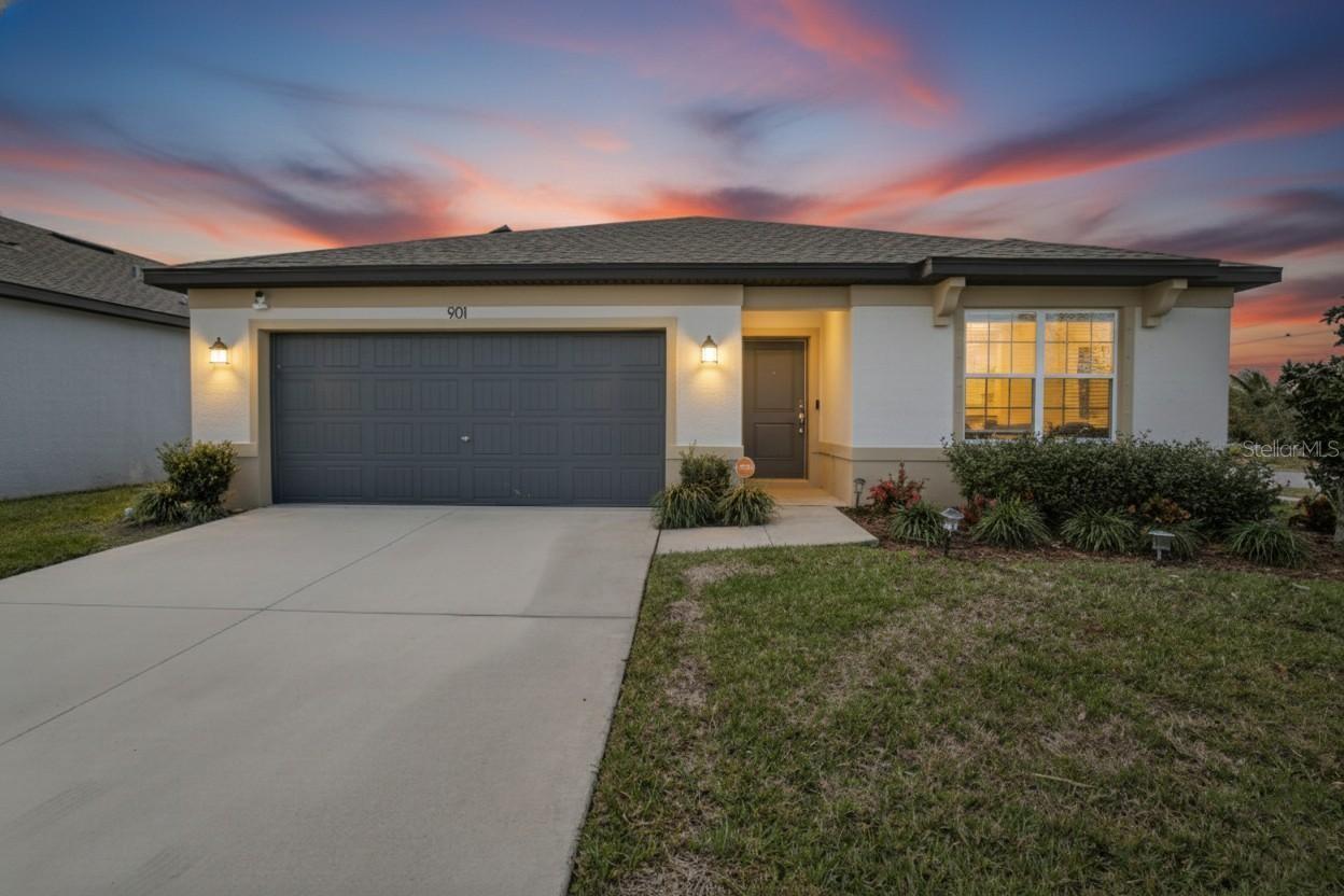 901 Golden Shiner Avenue, FL