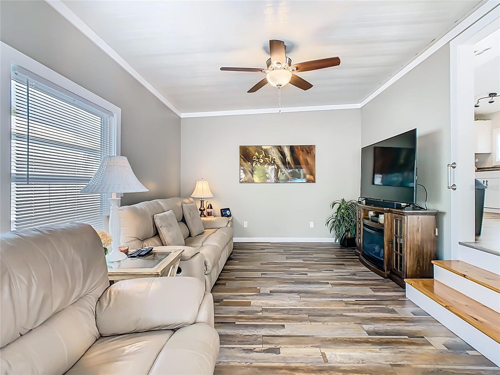 446 Pine Loop, FL