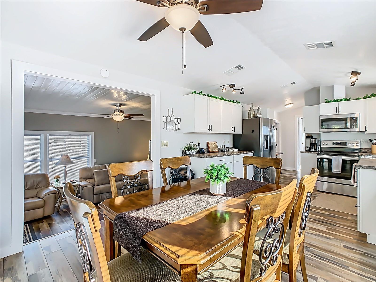 446 Pine Loop, FL