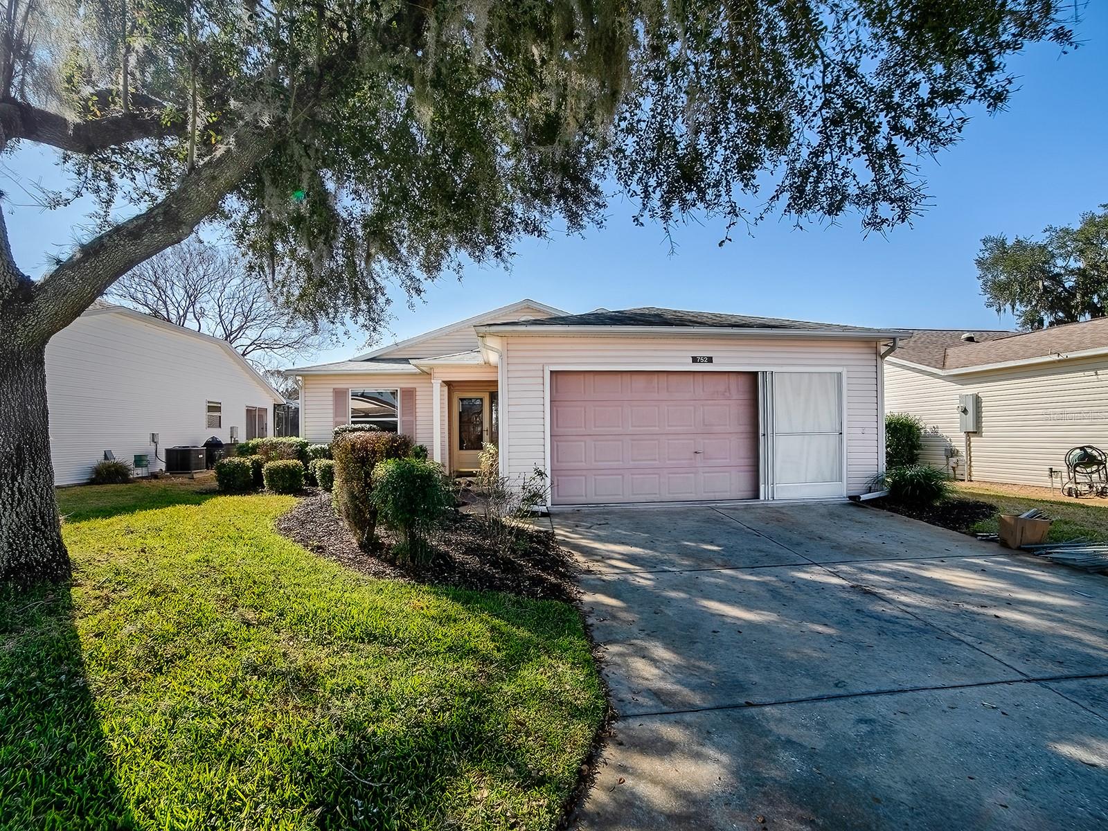 752 Old Oaks Lane, FL