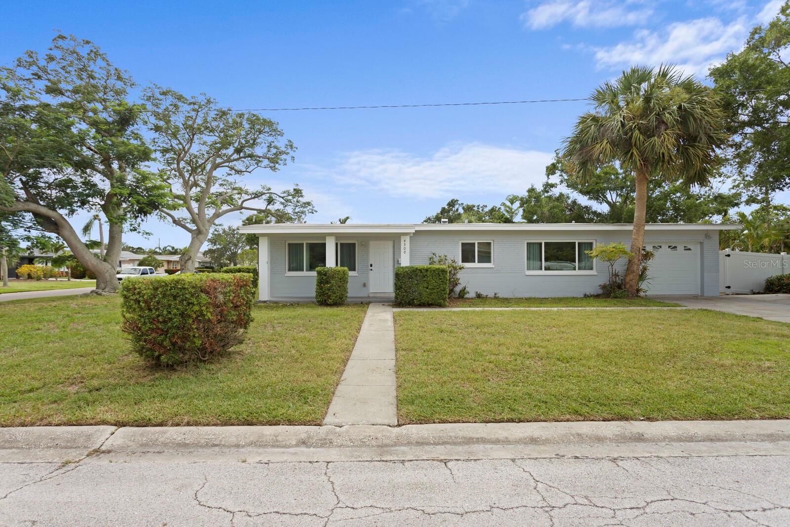 4300 Maple St Ne, FL