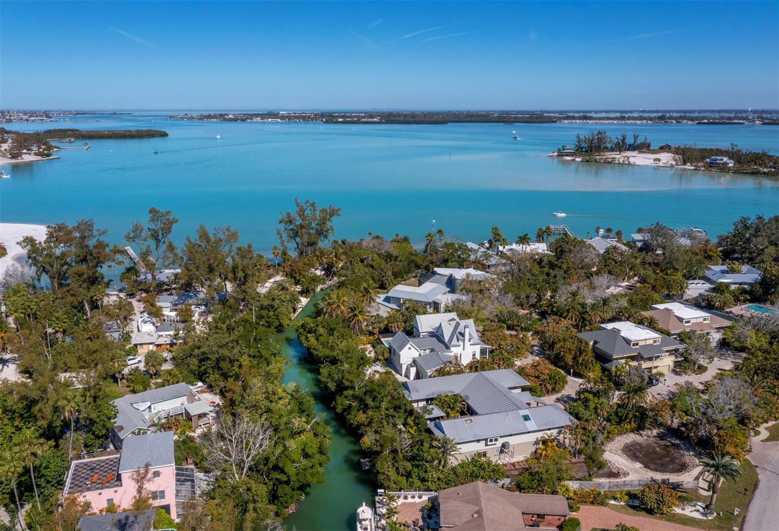 677 Lands End Dr, FL