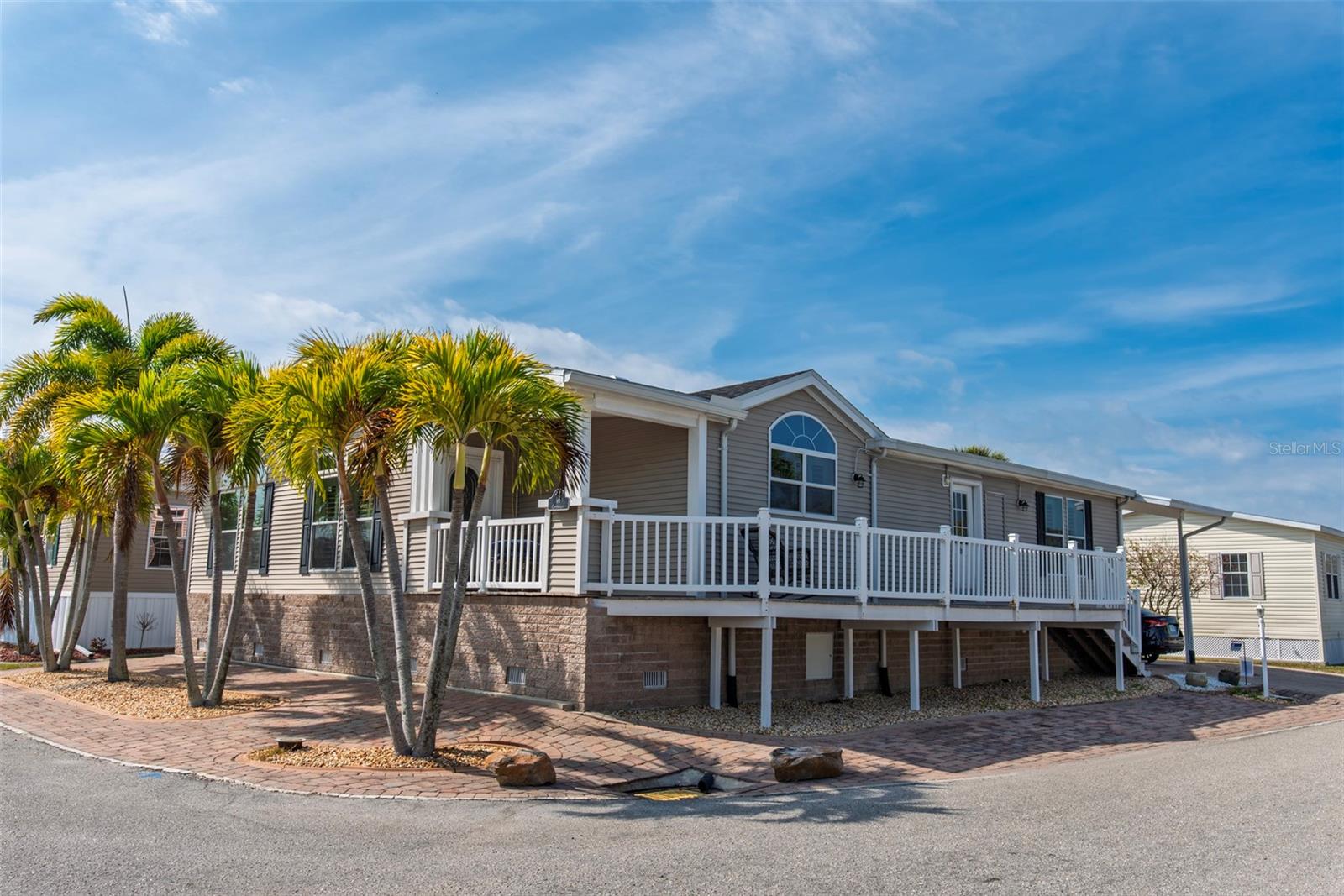 16 Copenhagen Ave, FL