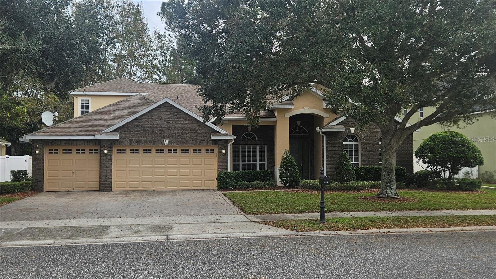317 E Blue Water Edge Dr, FL