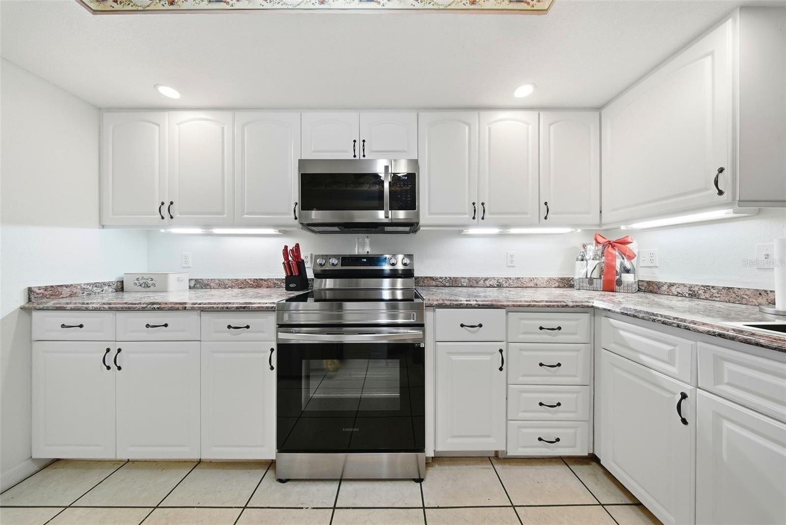 9100 Park Boulevard, FL