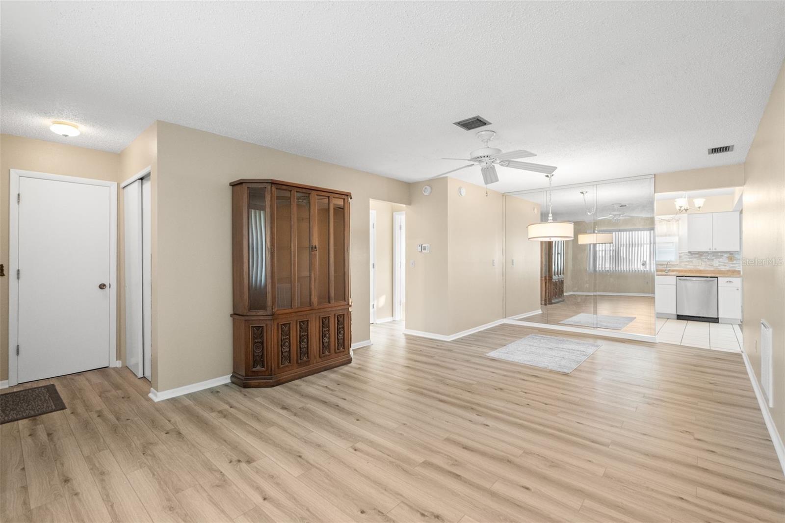 8452 Phillip, FL