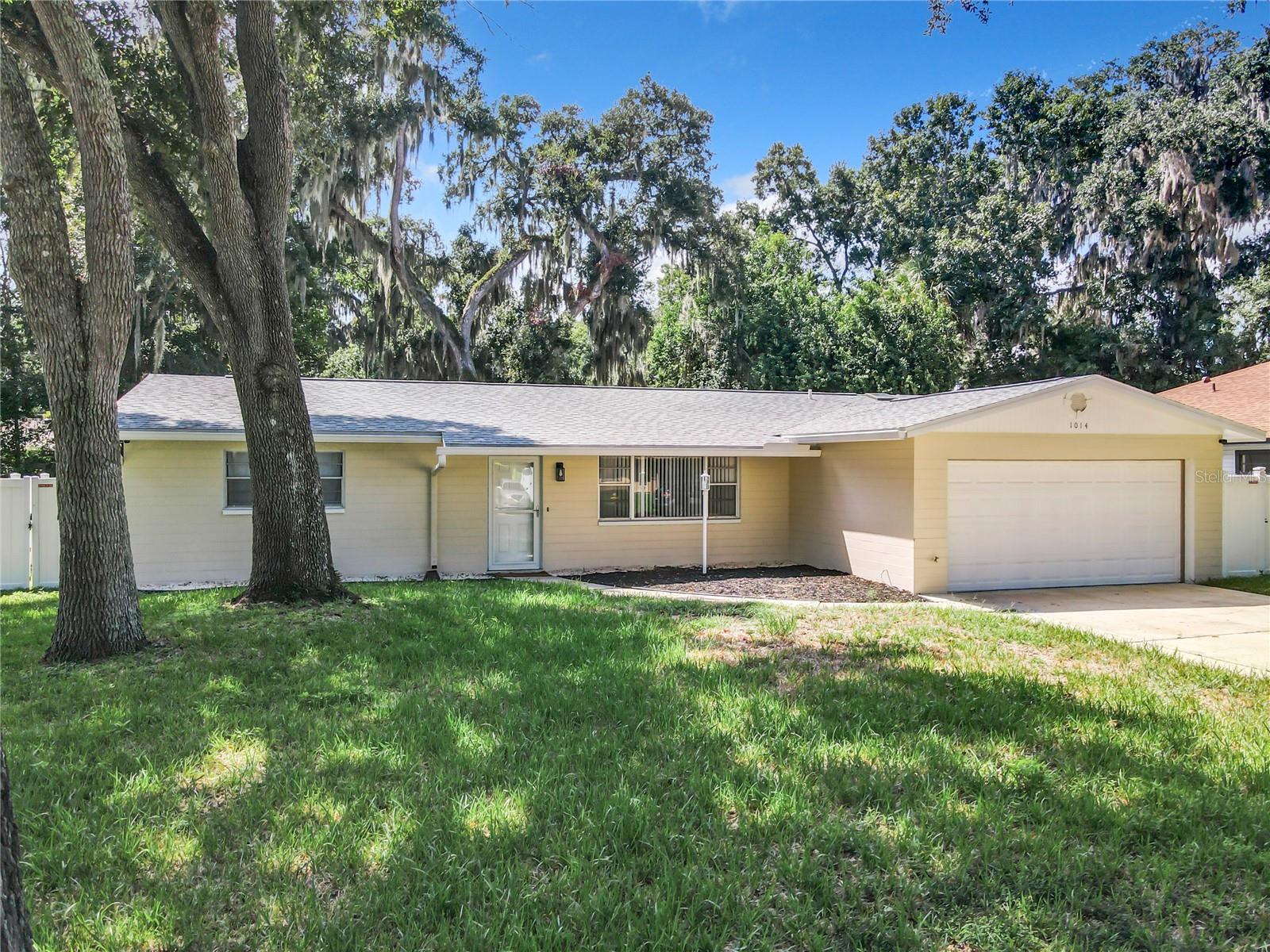 1014 Indian Oaks, FL
