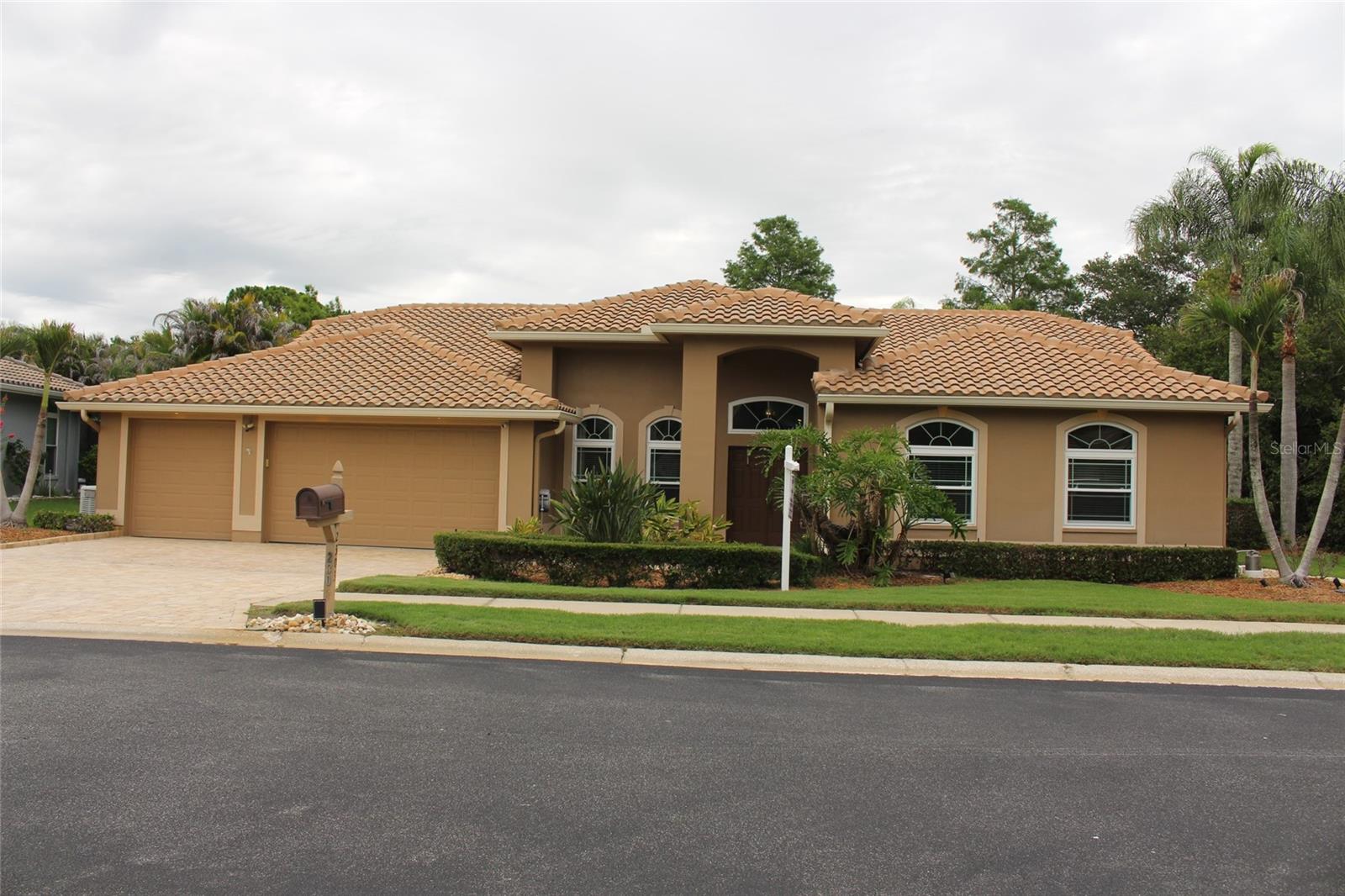 2303 Oxford Court, FL