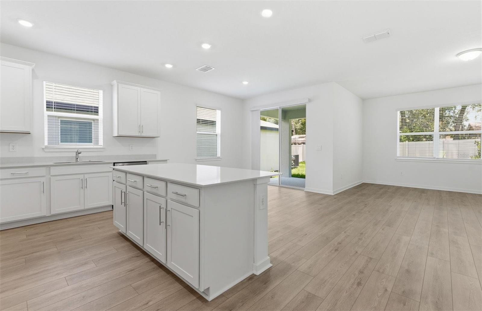 9821 Redwood Heights Loop, FL