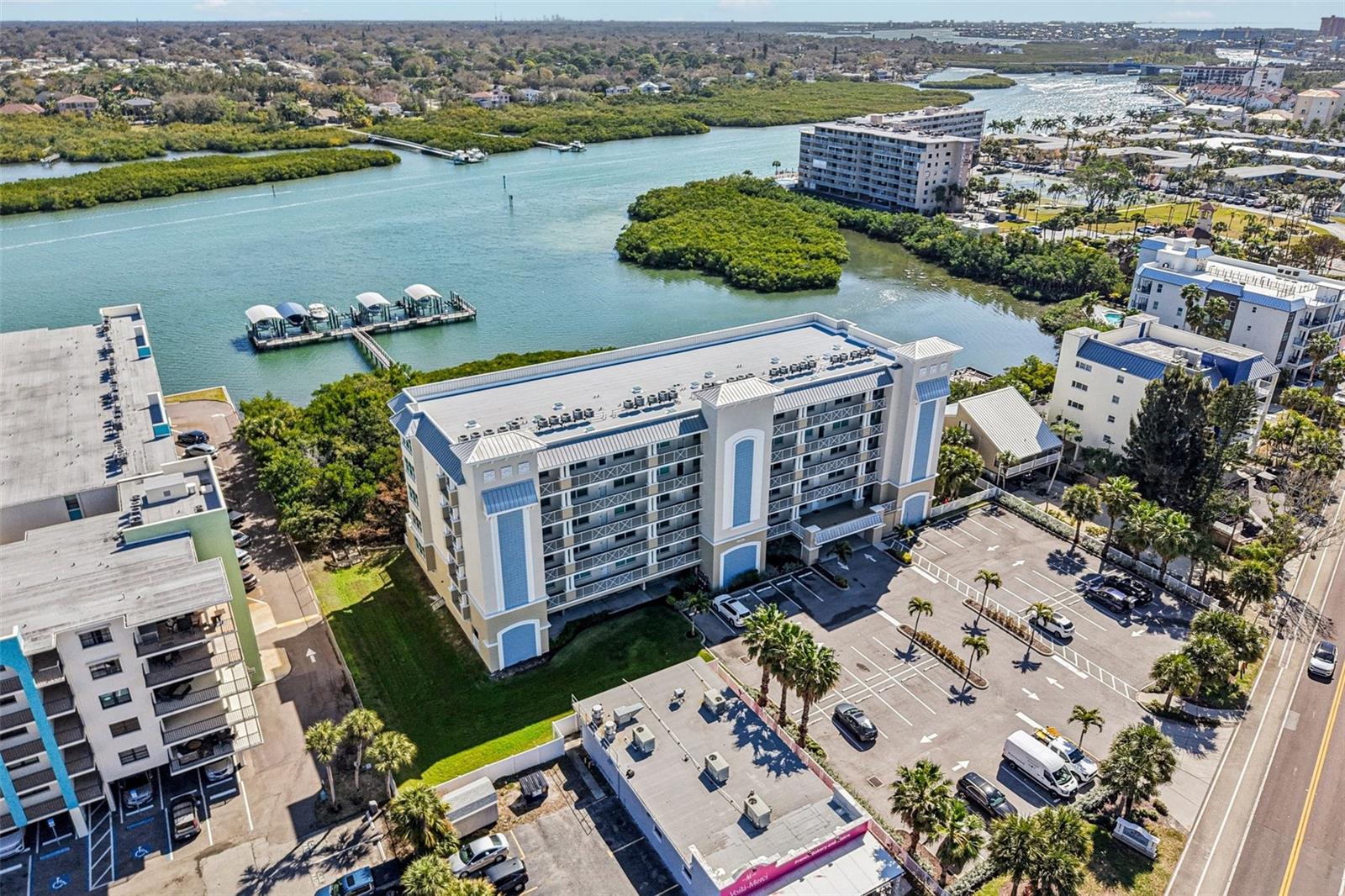 19519 Gulf Blvd #202, FL