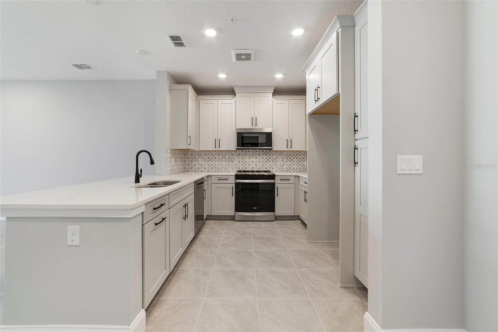 7557 Laureate Boulevard, FL