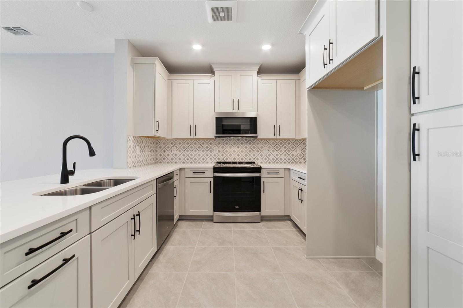 7557 Laureate Boulevard, FL
