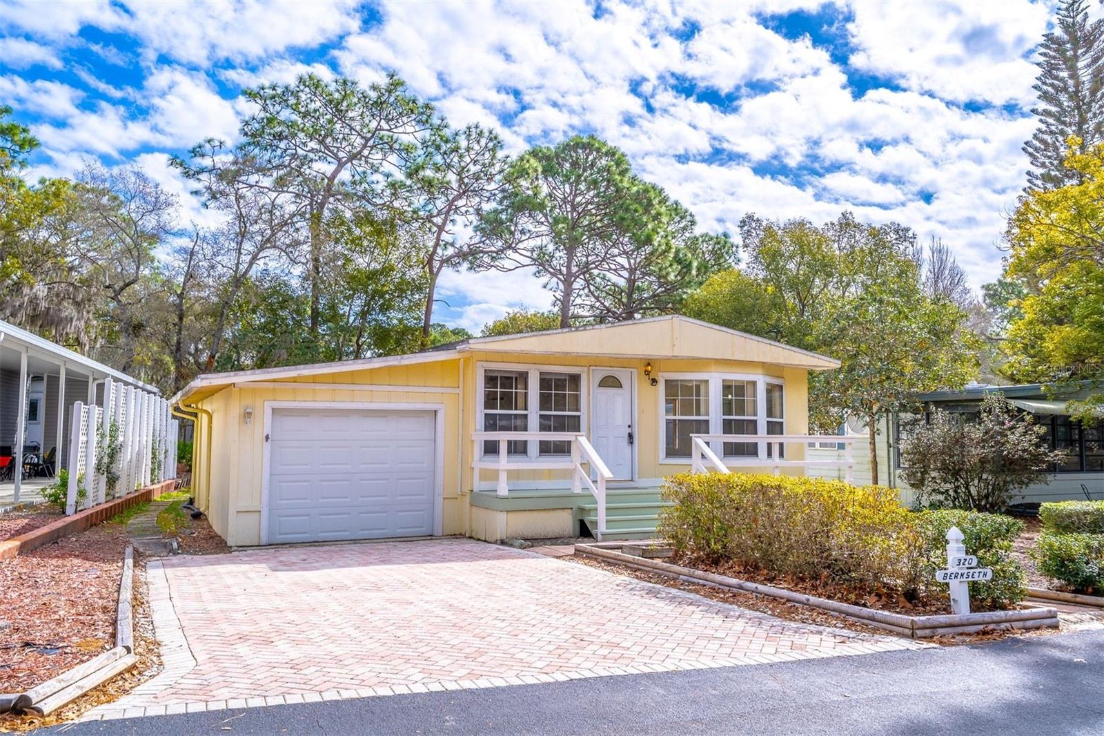 320 N Forest Blvd, FL