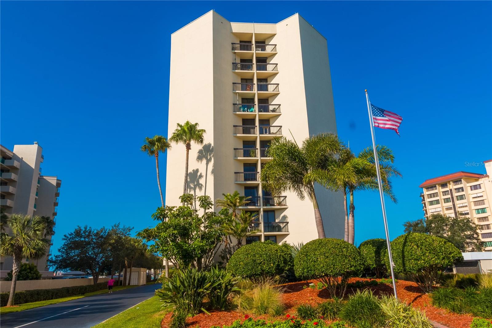 690 Island Way, FL