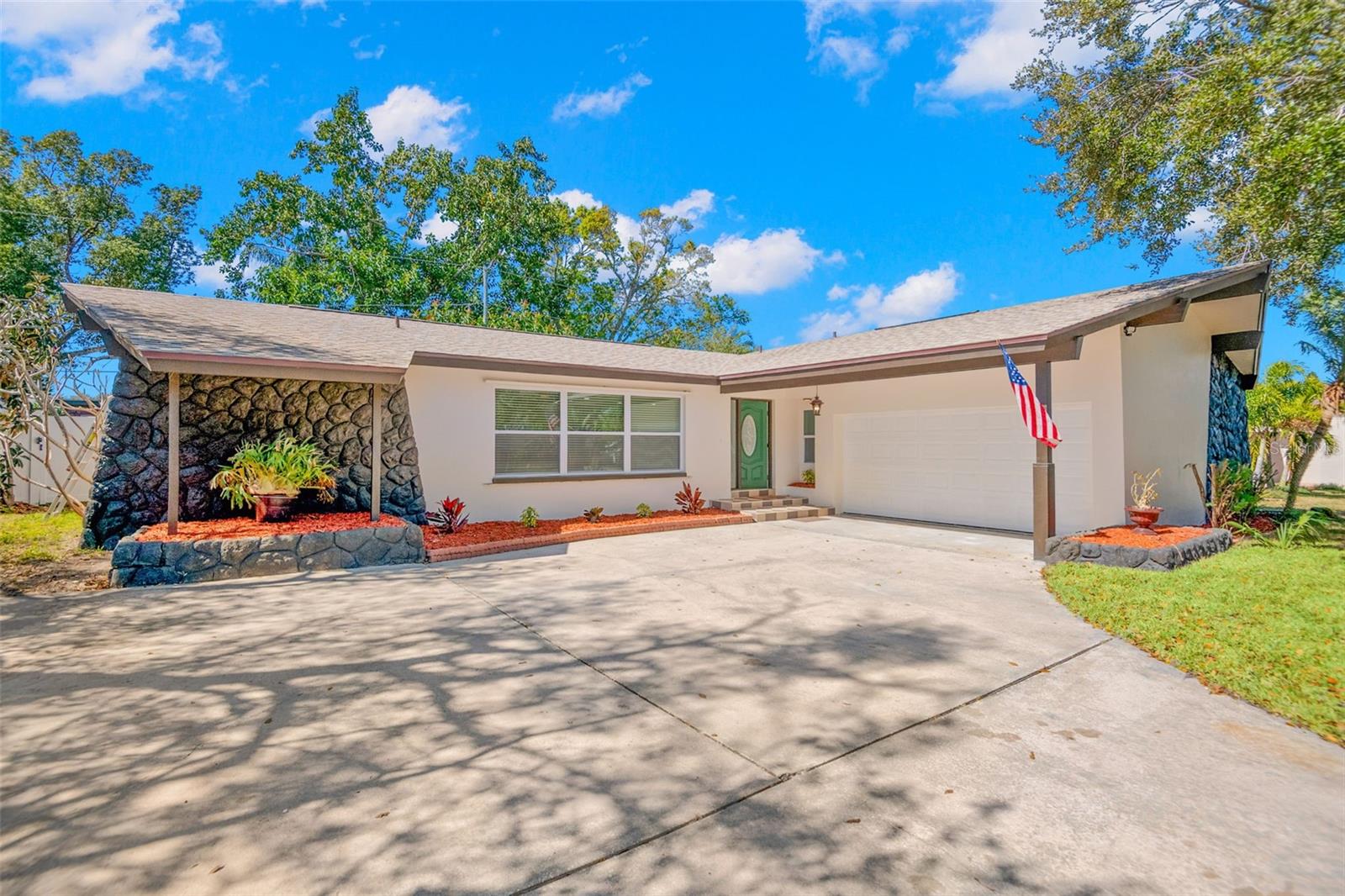 650 Pinecrest Dr, FL