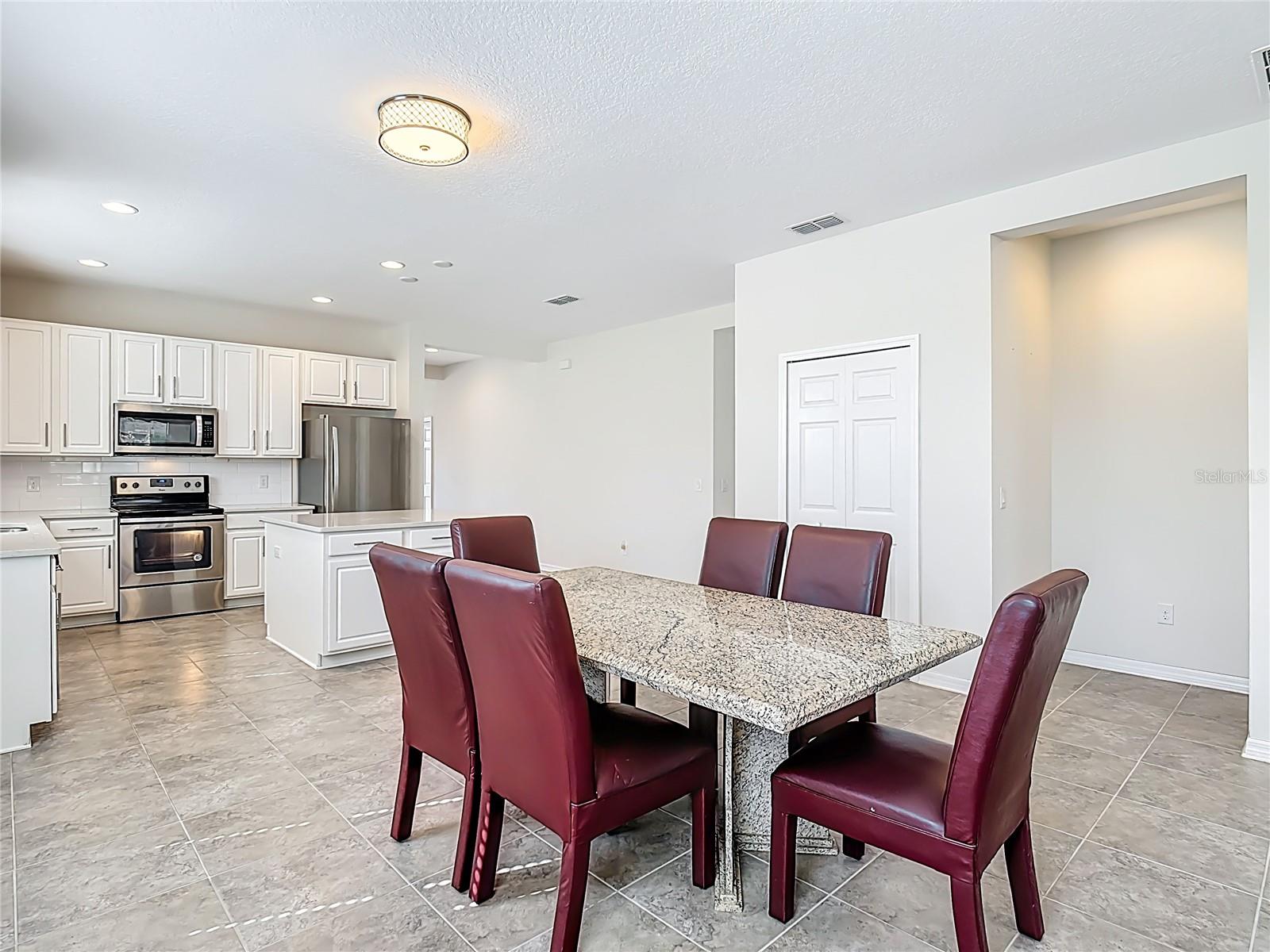1813 Castleton Dr, FL