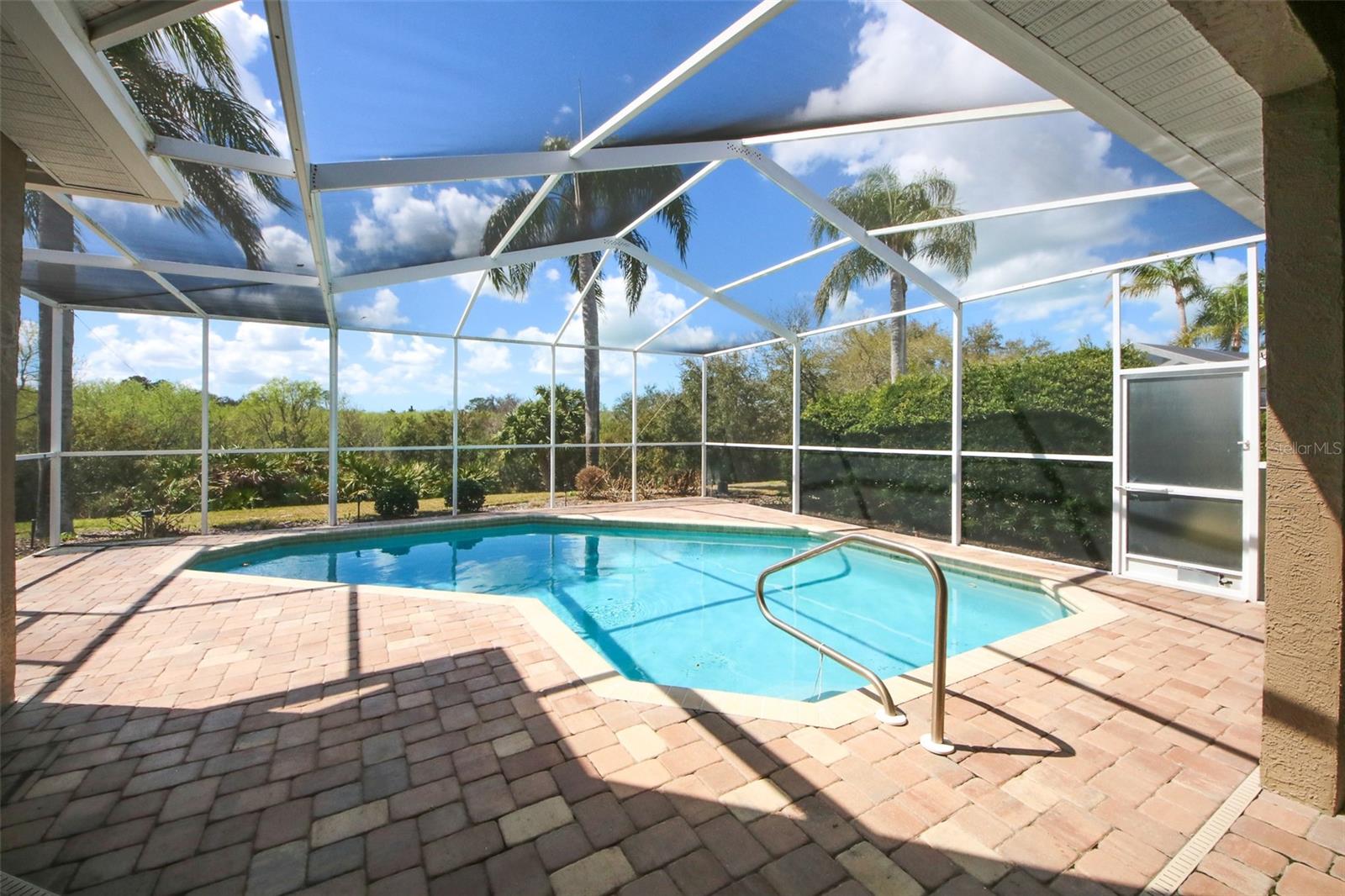 8506 Coral Creek Loop, FL