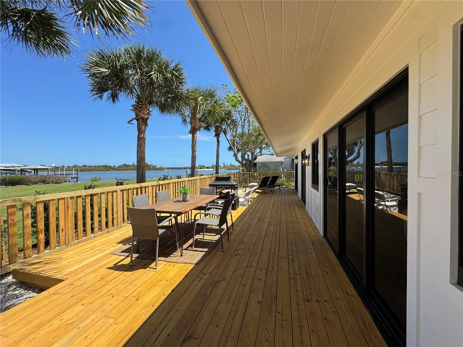203 Parkwood Ln, FL