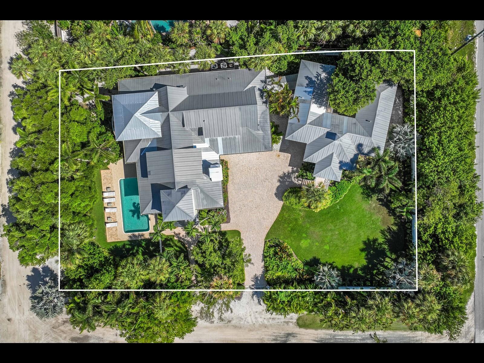 2021 20th St W, FL