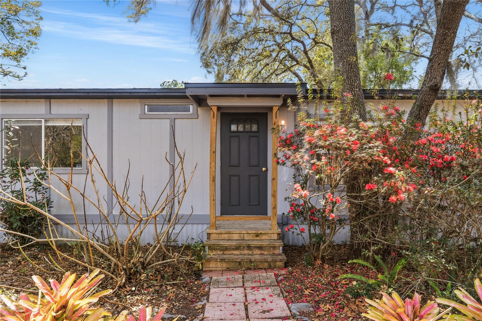 541 Club Court, FL