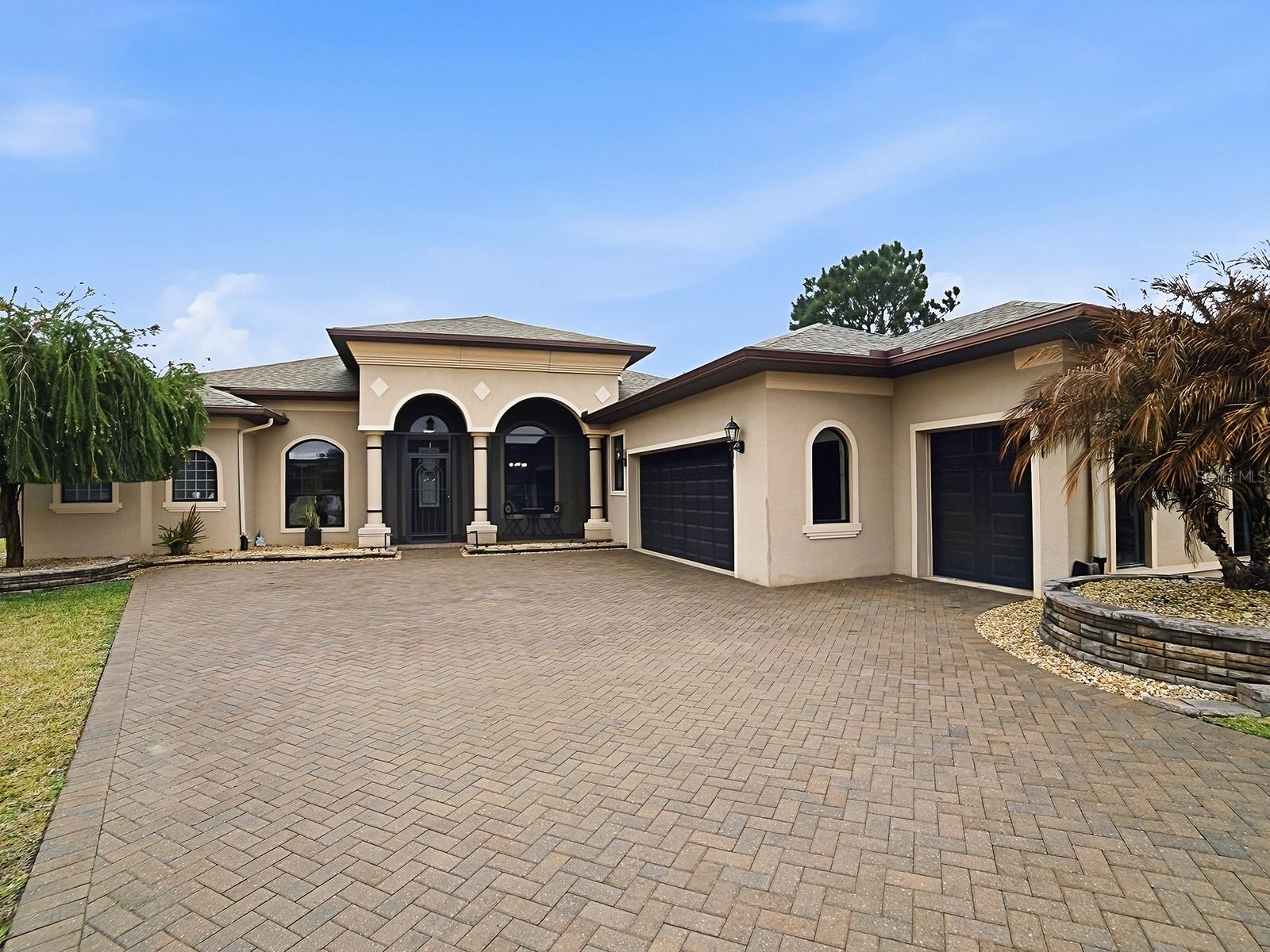 38701 Oak Place Ct, FL