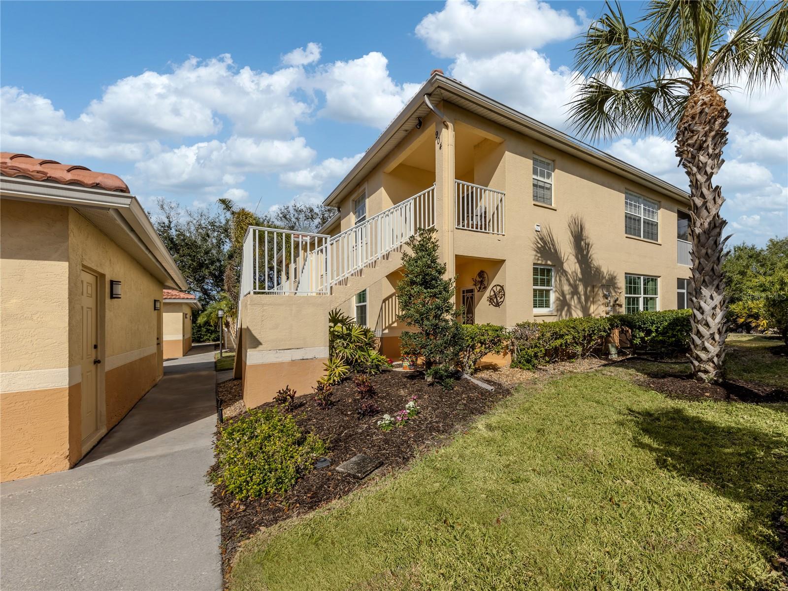 902 Casa Del Lago Way, FL