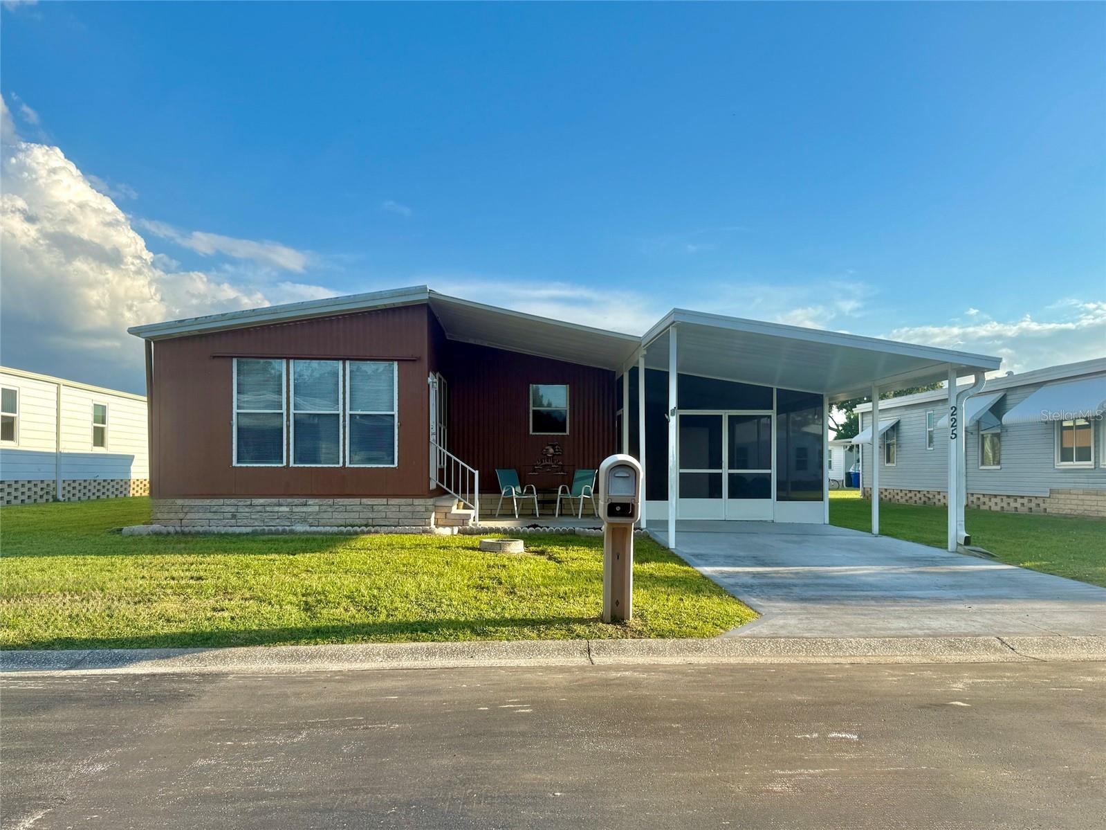 225 N Saint Thomas Cir, FL