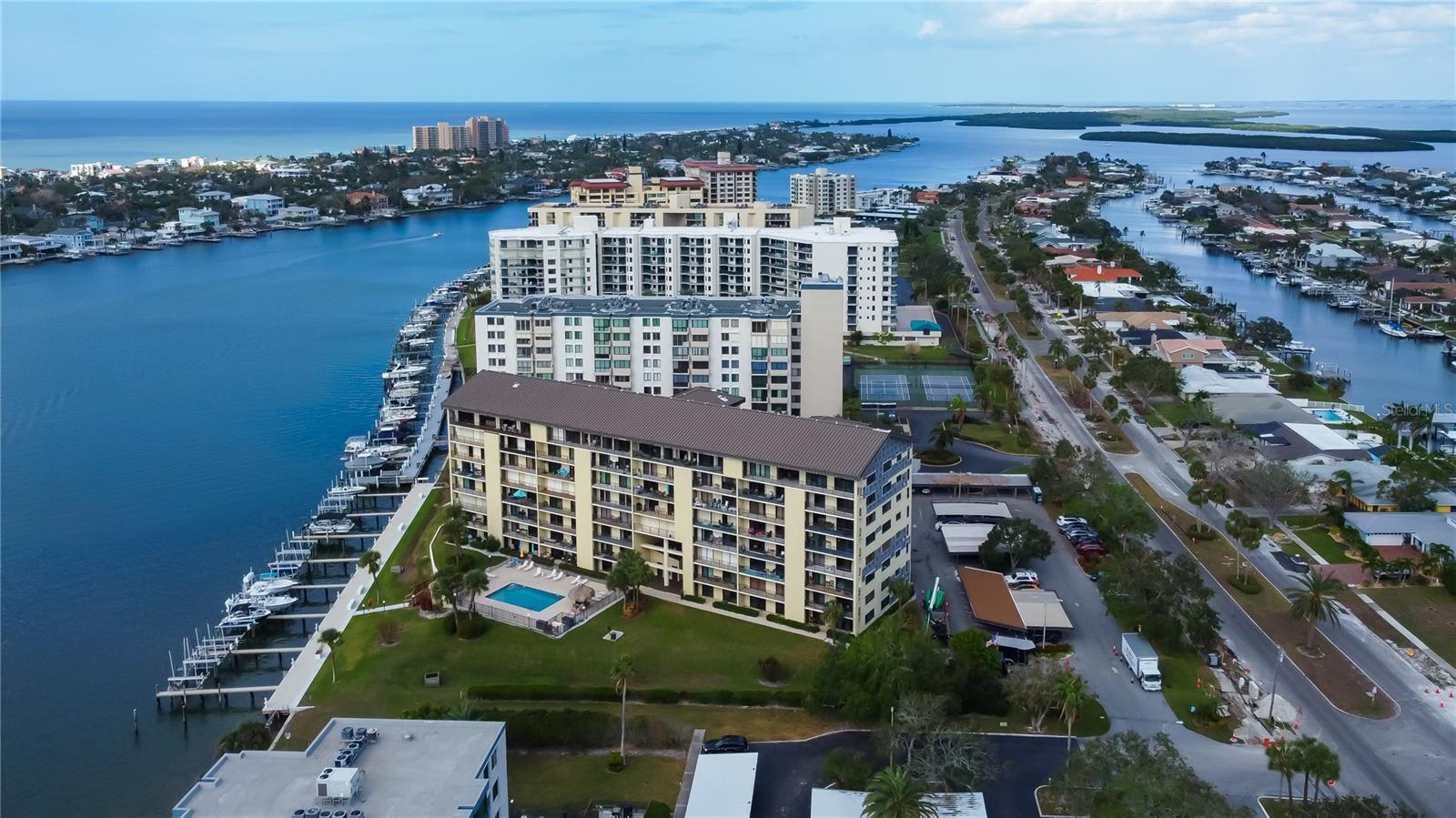 650 Island Way #206, FL