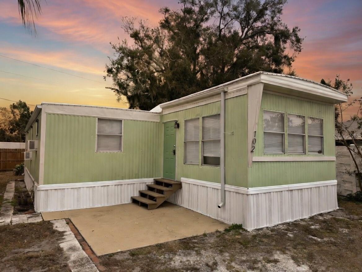 102 Laureti Ln, FL
