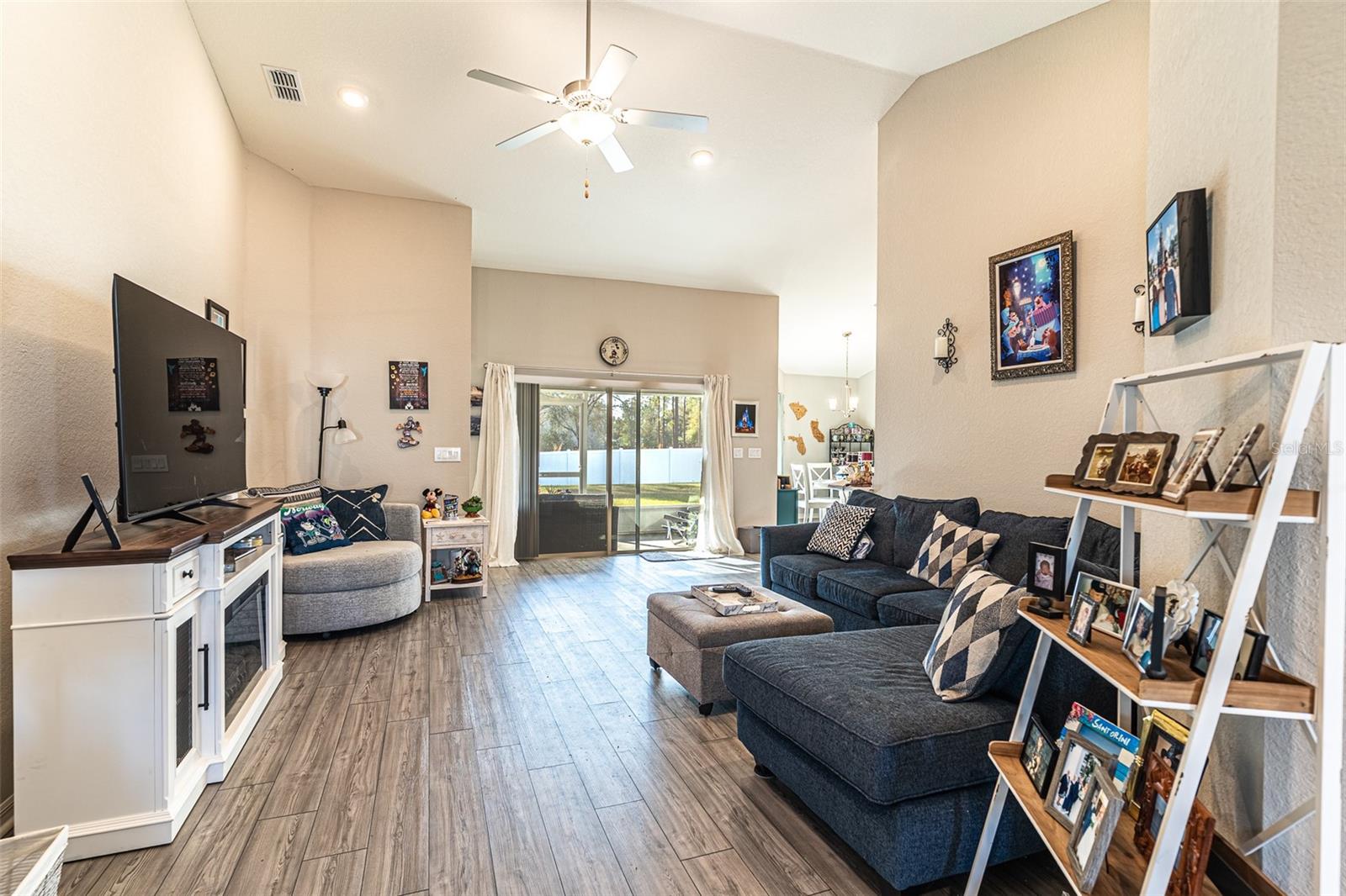 1097 Sandpiper Loop, FL