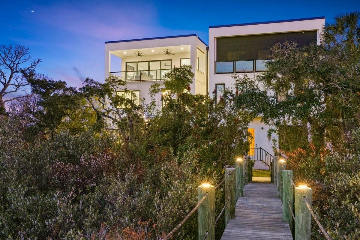 552 Peninsula Avenue, FL