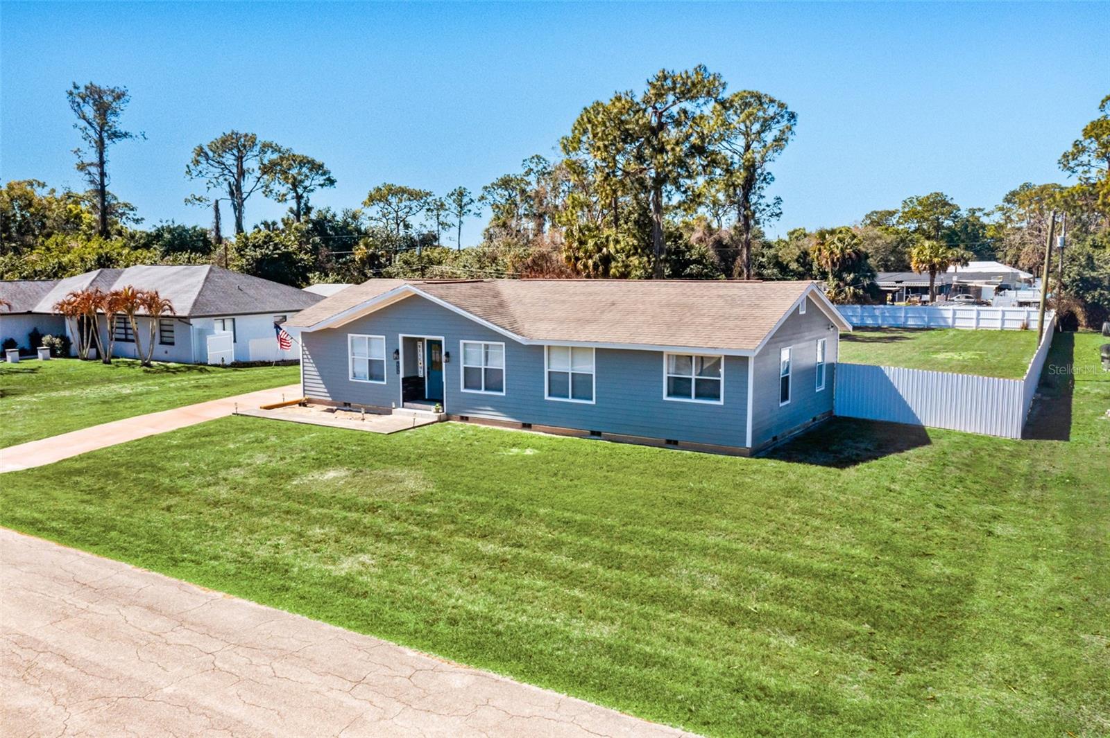 323 Greenwood Avenue, FL