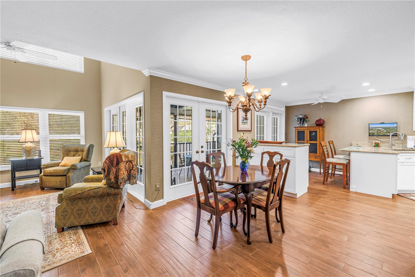 812 Amelia Court, FL