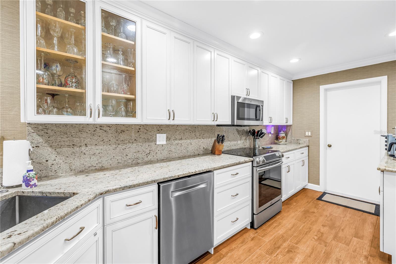 812 Amelia Court, FL