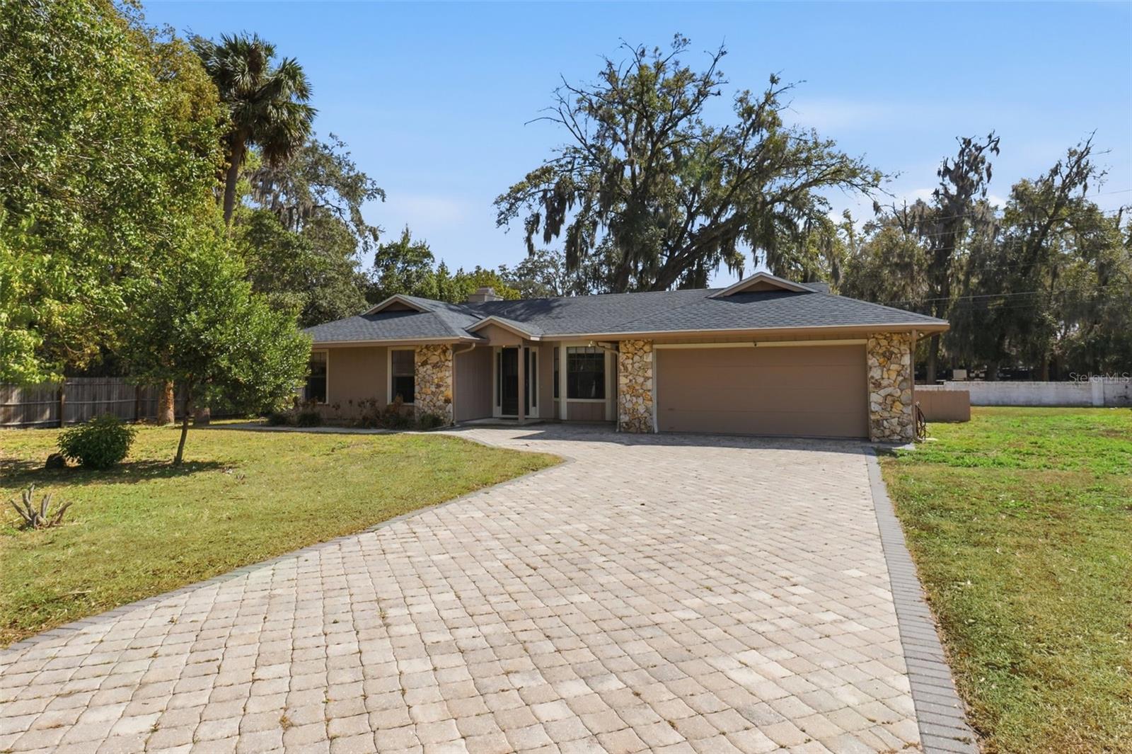 219 Hoffman Court, FL