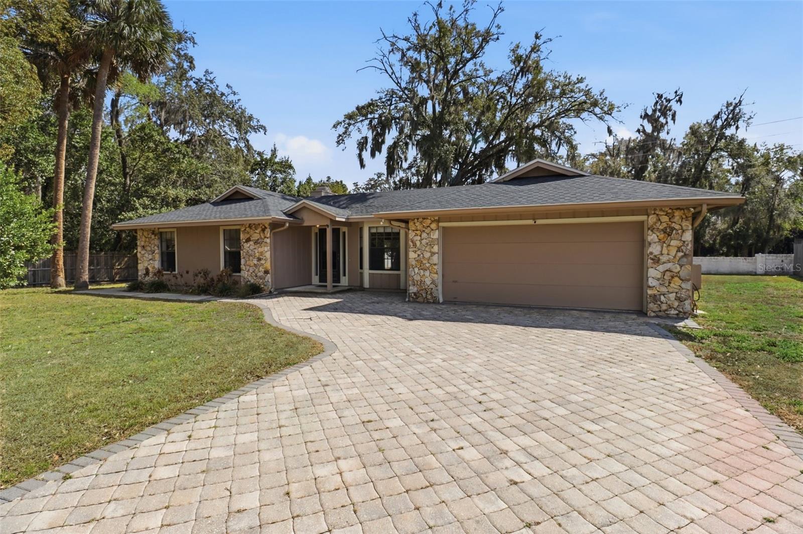 219 Hoffman Ct, FL
