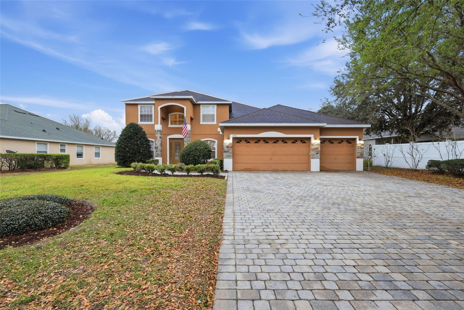 1042 Spinning Wheel Drive, FL