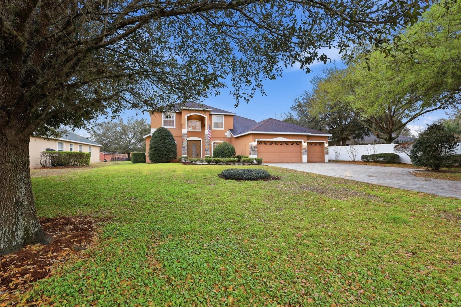 1042 Spinning Wheel Drive, FL