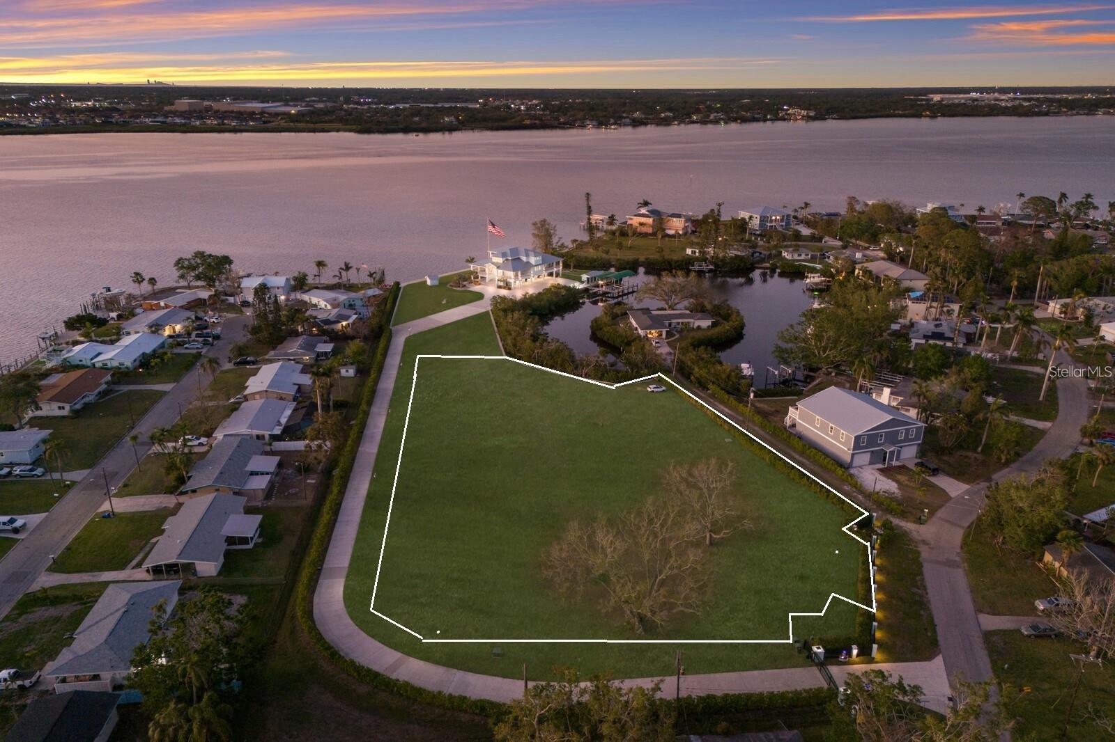 210 22nd Street Court, FL